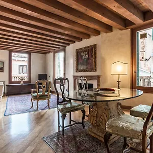 La Fenice Double Canal View Apartment Venice